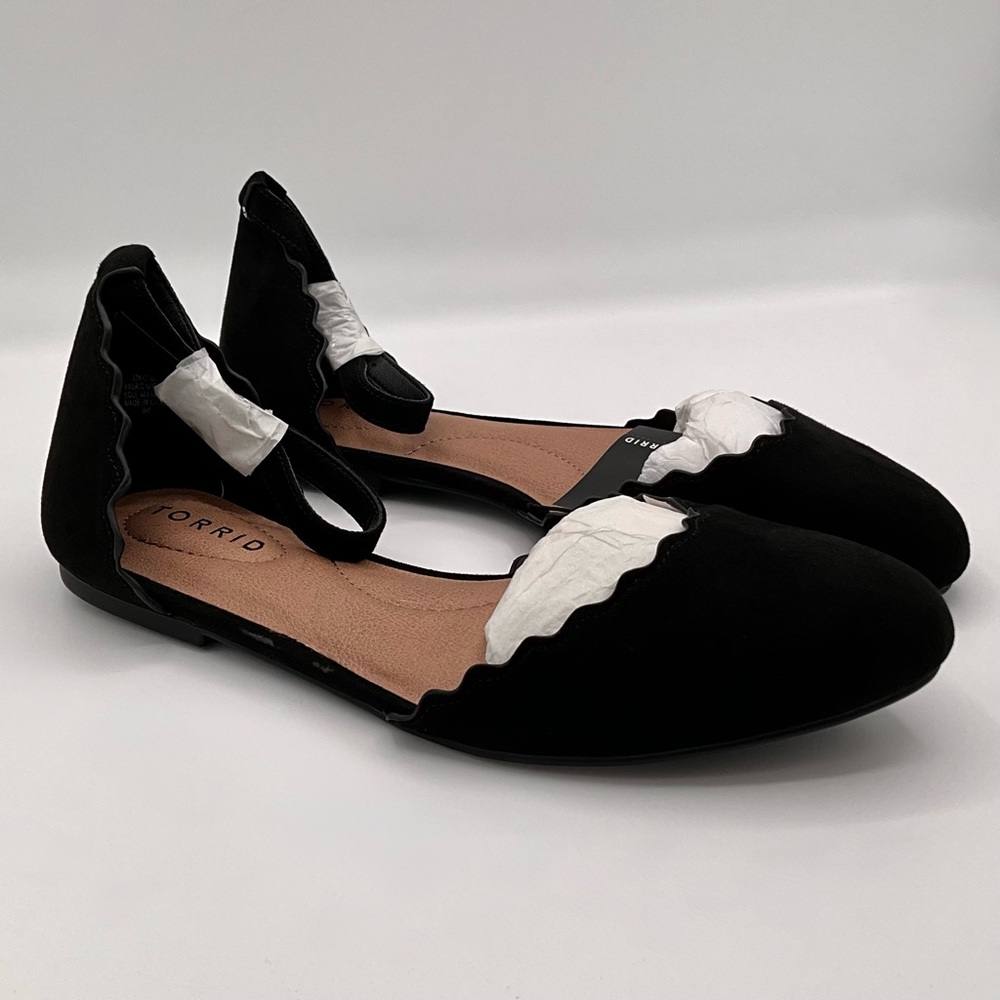 New w/o Box Torrid Black Faux Suede Ankle Strap Scallop Edge Flat Women’s US 8W